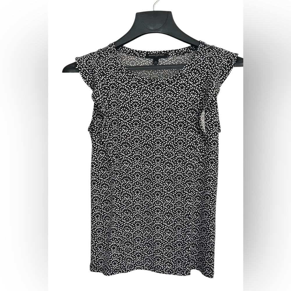 Banana Republic Blouse XS  Black/White  Flutter Detail Front & Cap Sleeves